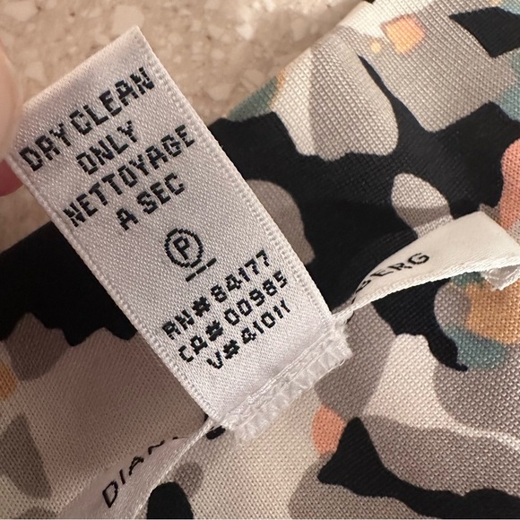 DVF Sleeveless Midi Dress Floral Pattern Neck Detail Wrap Around 100% Silk 6/M - Picture 11 of 16